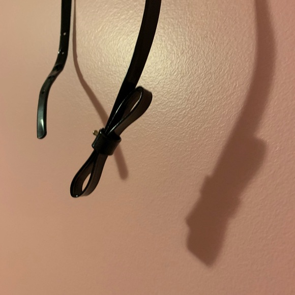 Kids Sleek black belt with tiny stylish bow - Picture 5 of 8